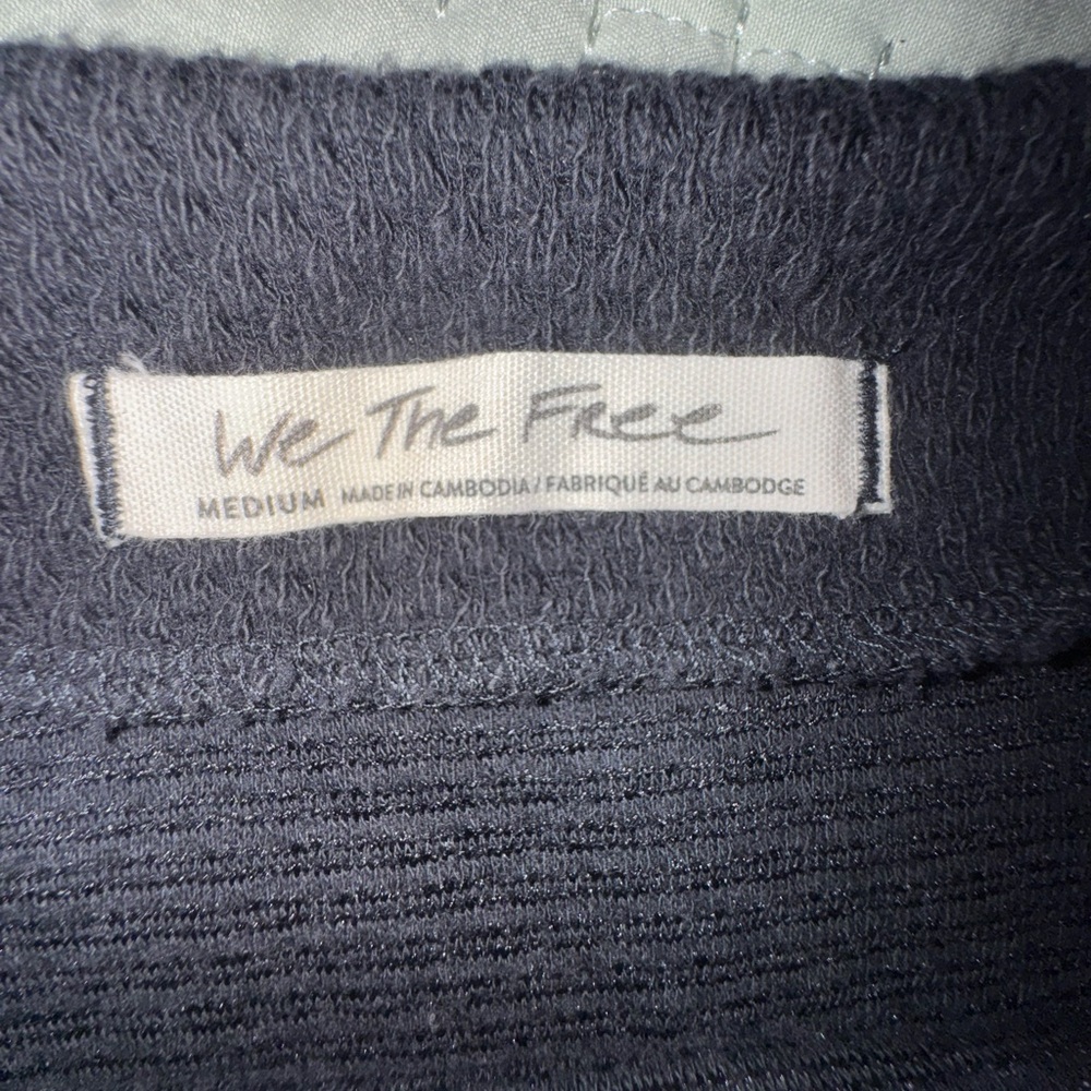 We the Free black bunny, cropped crewneck pullover with flowy sleeves. Size M - Picture 7 of 11